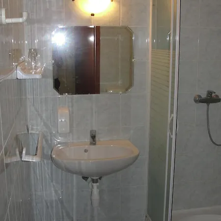 Casa de hóspedes Tiszacsegei Halaszcsarda Es Panzio