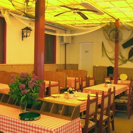 Tiszacsegei Halaszcsarda Es Panzio Tiszacsege
