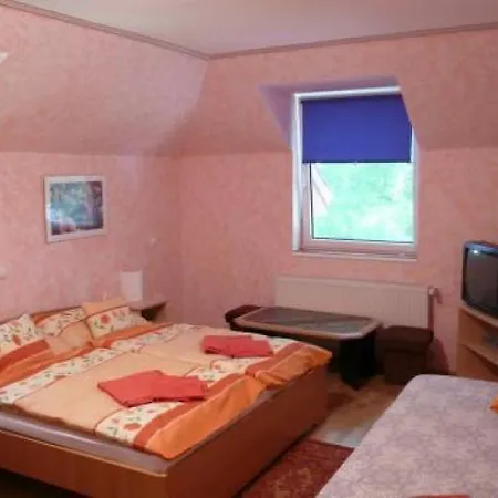 Casa de hóspedes Tiszacsegei Halaszcsarda Es Panzio *